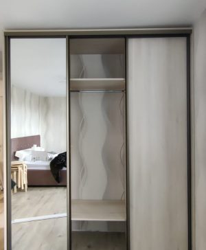 Встроенный шкаф-купе с зеркалом в спальню №16 1509